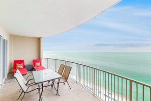 Property grounds - Gulf-front 20th-floor condo with large private balcony, pool, hot tub & gym (Panama City Beach)