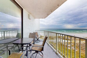 Outdoor dining - 3rd Floor condo, 2 beach chairs included, Close to dining (Miramar Beach)