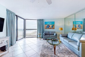 TV, DVD player, offices - 3rd Floor condo, 2 beach chairs included, Close to dining (Miramar Beach)