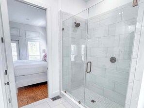 Shower, towels - Three-story beach home with private pool, beach access, & bikes - golf nearby (Santa Rosa Beach)