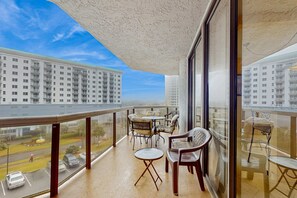 Outdoor dining - Gulf view resort condo w/ balcony, shared pool/hot tub/tennis & beach access (Miramar Beach)