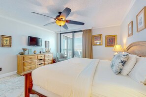 2 bedrooms, iron/ironing board, WiFi, bed sheets - 8th Floor Comfortable gulf view Condo, beach setup included, Near dining (Miramar Beach)