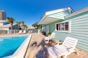 Pool - Beach Condo with Free WiFi, Washer/Dryer, Beach Service Now Included (Miramar Beach)