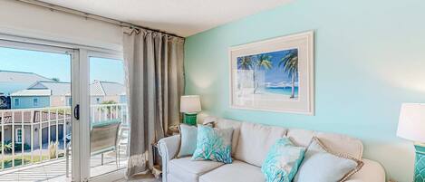 Una televisión, una chimenea, un reproductor de DVD