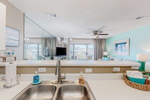 Interior - Free beach service, pet-friendly, pools, hot tub & balcony with Gulf-side calm (Destin)
