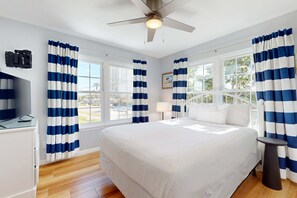 2 bedrooms, iron/ironing board, WiFi, bed sheets - Gorgeous townhouse, plenty of space, family-friendly & close to everything (Miramar Beach)