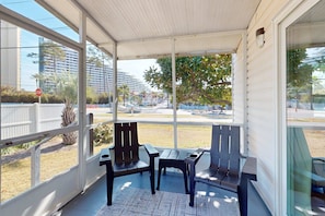 Terrace/patio - Gorgeous townhouse, plenty of space, family-friendly & close to everything (Miramar Beach)
