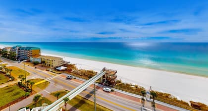 Gorgeous and well appointed efficiency with shared pool and beach access