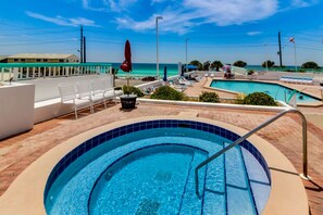 Pool - Gorgeous and well appointed efficiency with shared pool and beach access (Miramar Beach)