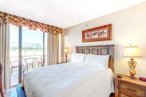 WiFi - Coastal efficiency w/ shared pool, hot tub, tennis & easy beach access (Miramar Beach)