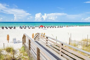 On the beach - Gulf-front condo with balcony, ocean view, W&D, pool, hot tub & tennis (Miramar Beach)