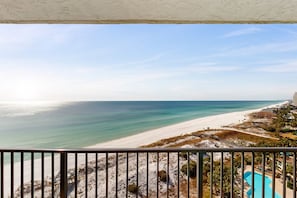 Property grounds - Gulf-front condo with balcony, ocean view, W&D, pool, hot tub & tennis (Miramar Beach)