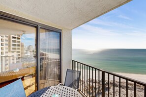 Property grounds - Gulf-front condo with balcony, ocean view, W&D, pool, hot tub & tennis (Miramar Beach)