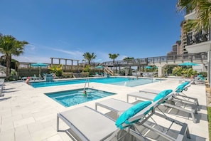 Pool - Gulf-front condo with balcony, ocean view, W&D, pool, hot tub & tennis (Miramar Beach)