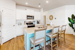 冰箱、微波炉、烤箱、炉灶