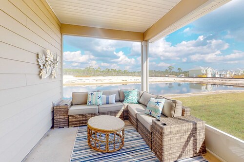 Stunning, dog-friendly, panhandle home with central AC, patio, pool & 4 bikes