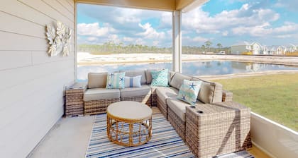 Stunning, dog-friendly, panhandle home with central AC, patio, pool & 4 bikes