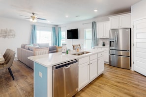 冰箱、微波炉、烤箱、炉灶