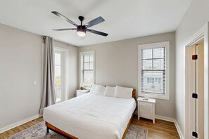 3 chambres, fer et planche à repasser, Wi-Fi, draps fournis