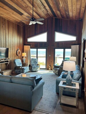 TV, DVD player, offices - Dog-friendly gulf front home with panoramic gulf views from the sundeck (Port St. Joe)