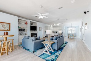 TV, DVD player, stereo, offices - Dog & wedding-friendly home with private pool, bikes & beach gear (St. George Island)