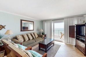 TV, DVD player, offices - Third-floor condo with beach access & views & outdoor pool (Miramar Beach)