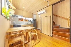 Private kitchen - A unique cozy townhouse for 5 guests in peaceful Toshima City with AC (Toshima City)
