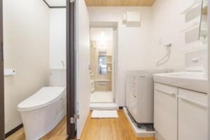 Hair dryer, bidet, towels, soap - A unique cozy townhouse for 5 guests in peaceful Toshima City with AC (Toshima City)