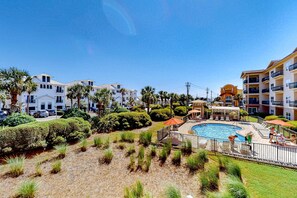 Pool - Dog-friendly condo with pool, hot tub, private balcony, AC, & washer&dryer (Miramar Beach)