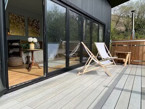 Terrace/patio - Luxury Lodge In The Treetops (H9PV+FR Llanbrynmair)