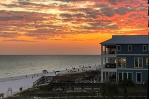 Beach nearby - Ocean View Condo with Shared Pool, Washer/Dryer, High-Speed WiFi, & Central AC (Miramar Beach)
