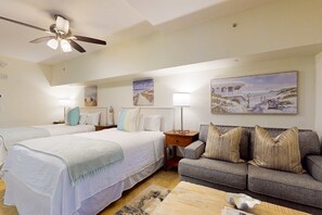 Iron/ironing board, WiFi, bed sheets - Cozy efficiency with kitchenette, shared pool and beach access (Miramar Beach)