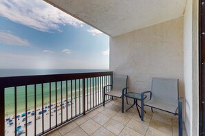 Property grounds - One bedroom condo close to beach w/ocean views and private balcony (Destin)