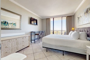 Iron/ironing board, WiFi - Beachy studio in resort setting with pool & hot tub (Miramar Beach)
