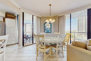Interior - Gorgeous, well-appointed condo w/ a shared pool, hot tub, & beach access (Miramar Beach)