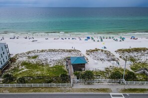Beach - Gulf Winds 28, Paradise condo with pool access, private balcony and patio (Miramar Beach)