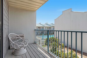 Property grounds - Gulf Winds 28, Paradise condo with pool access, private balcony and patio (Miramar Beach)