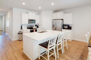 Fridge, microwave, oven, stovetop - Set Your Sails | Charming house in Port Saint Joe with pool & playground access (Port St. Joe)