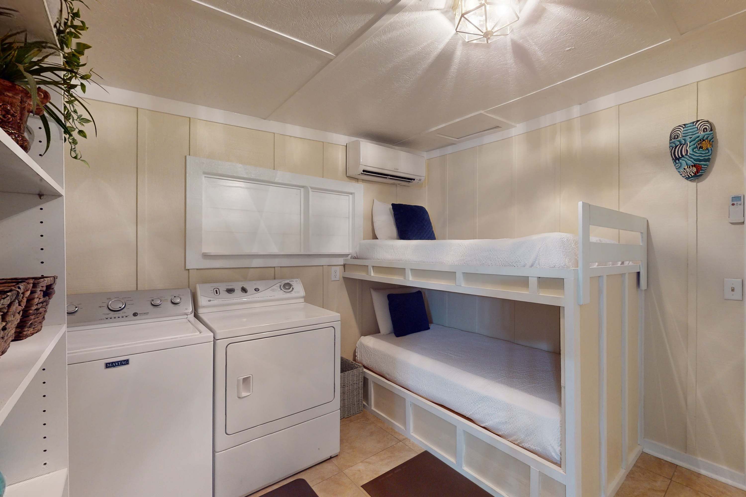 3 habitaciones, escritorio, tabla de planchar con plancha y wifi 