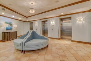 Interior - Wonderful gulf-view condo with a pool, hot tub & ocean-view balcony (Panama City Beach)