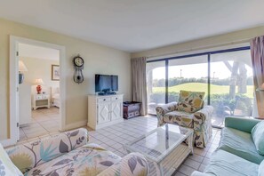 TV, offices - Golf lover's getaway with golf on-site, tennis, pool & hot tub (Panama City Beach)