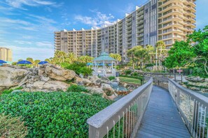 Property grounds - Golf lover's getaway with golf on-site, tennis, pool & hot tub (Panama City Beach)