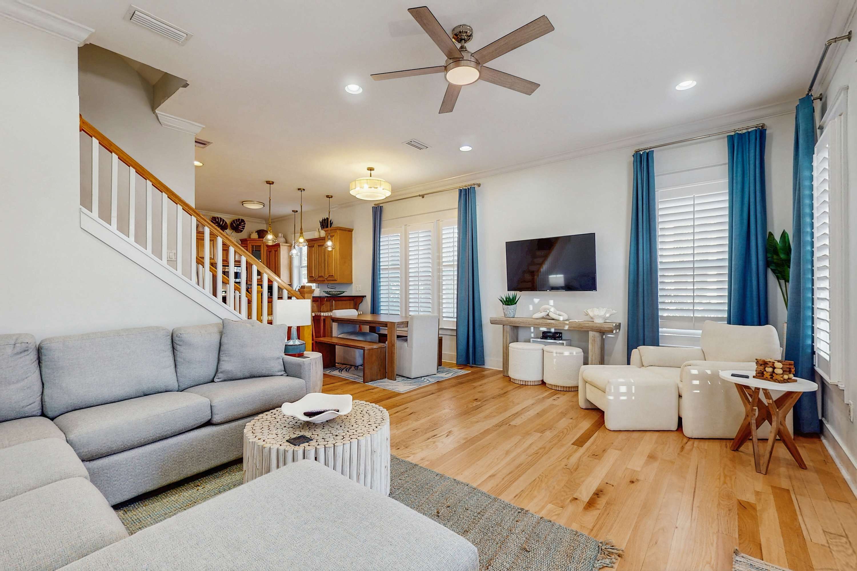 TV, DVD player, escritórios