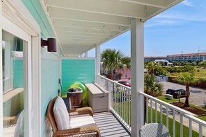 Terrace/patio - Cozy coastal condo with shared pool and close to beach access (Panama City Beach)