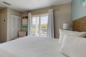 1 bedroom, WiFi, bed sheets - Cozy coastal condo with shared pool and close to beach access (Panama City Beach)