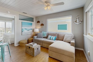 TV, offices - Cozy coastal condo with shared pool and close to beach access (Panama City Beach)