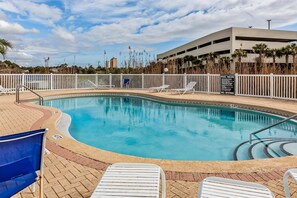 Pool - Beautiful condo located on the beach - close to attractions, pool & Hot tub (Panama City Beach)