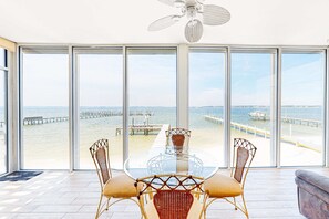Dining - Dog-friendly home on Santa Rosa sound minutes from shopping & dining w/WiFi (Navarre Beach)