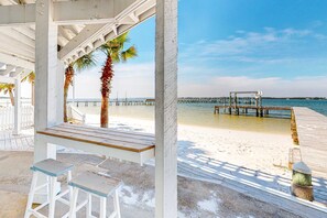 Beach nearby - Dog-friendly home on Santa Rosa sound minutes from shopping & dining w/WiFi (Navarre Beach)