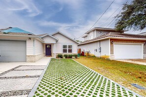 Exterior - Brightly updated home near the sound with large patio, chef's kitchen, & W/D (Navarre)